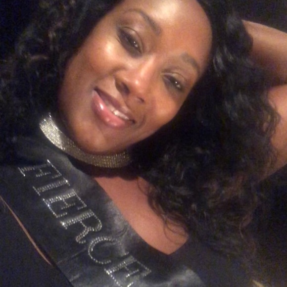 Meet your Posher, Renee - Picture 2 of 13